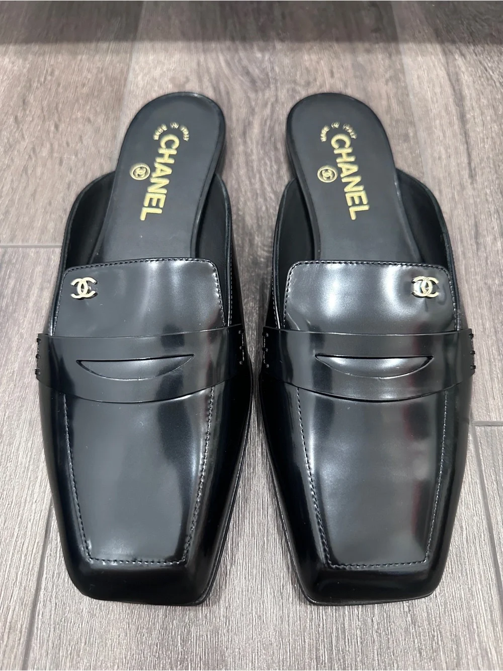 CHANEL NEW 2026 Black Patent Leather Slip-On Loafers SLIDES Gold CC HW size 38 - Picture 2 of 14